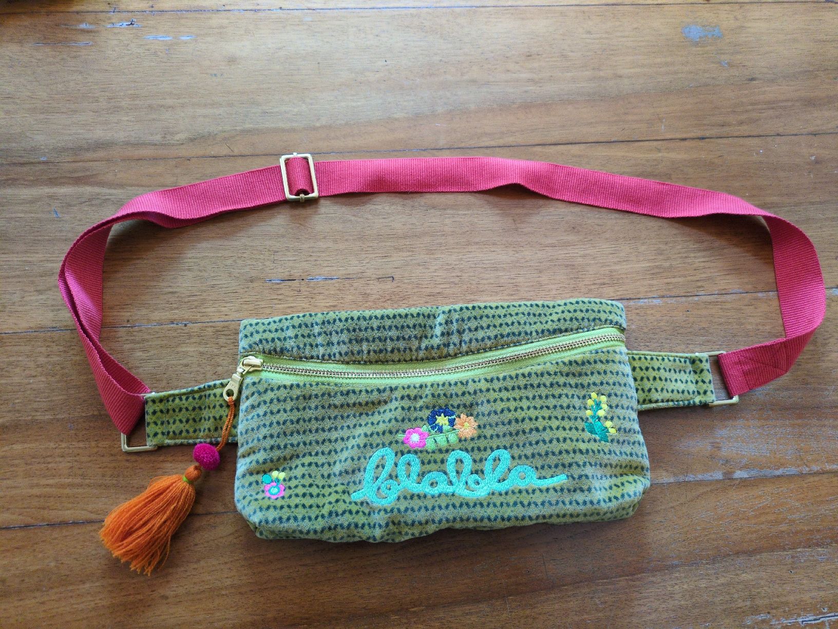 Taschen für Damen: Bauchtasche – Gebraucht aus Wil / ZH von Tomseymoor 1