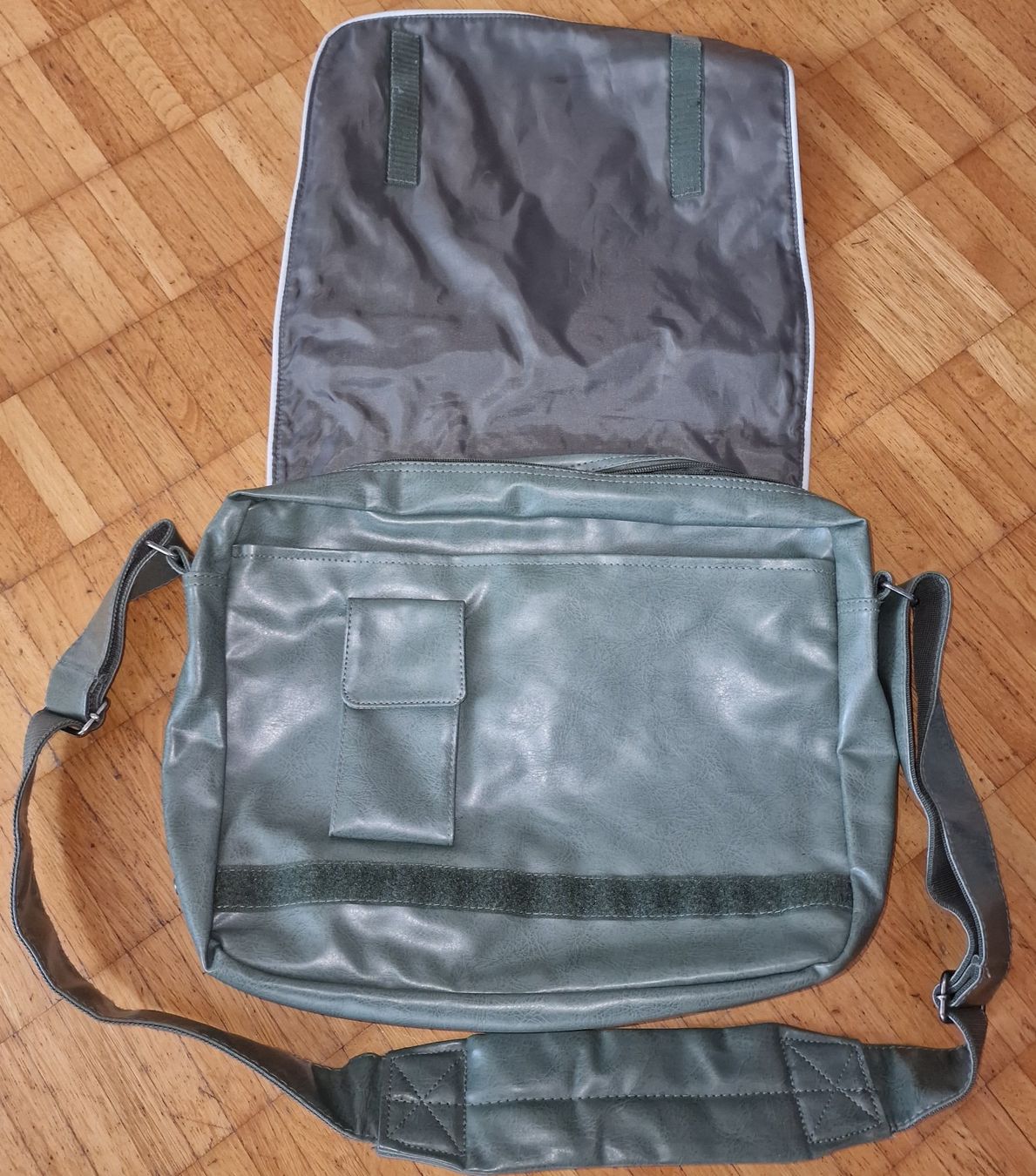 Converse Taschen: Converse All Star Schultertasche – Neu (gemäss Beschreibung) aus Zürich von Pero6 2
