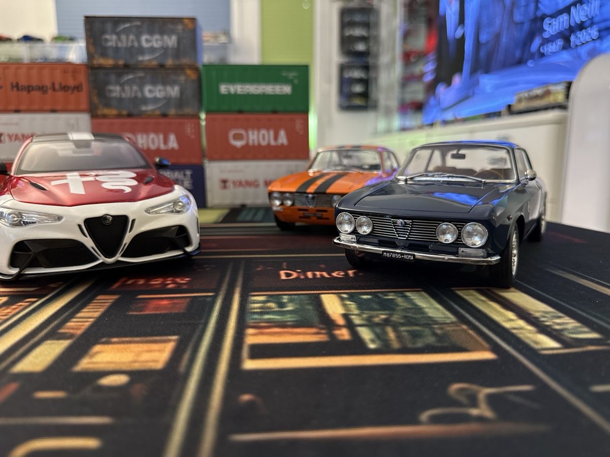 Alfa Romeo Modellautos: Alfa Romeo Giulia  Weinrot  – Neu und originalverpackt aus Basel von Zomeg 7