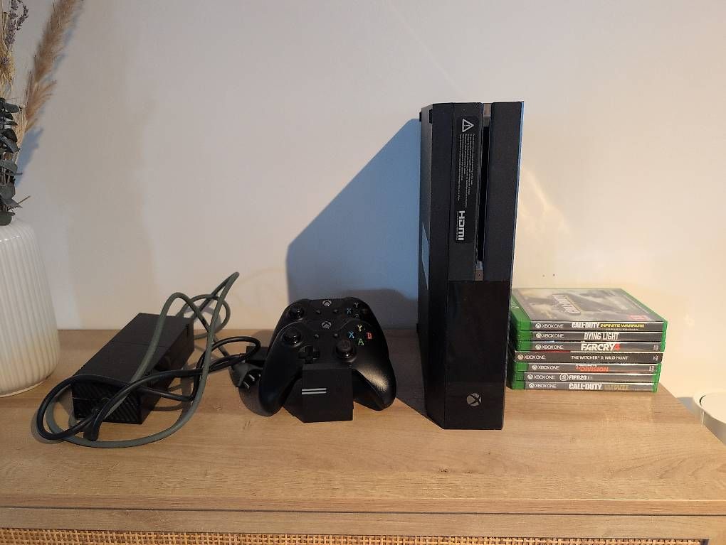 Console: Xbox One mit 2 Controller und 7 Games – Usato da Weinfelden venduto da chr_n5cq
