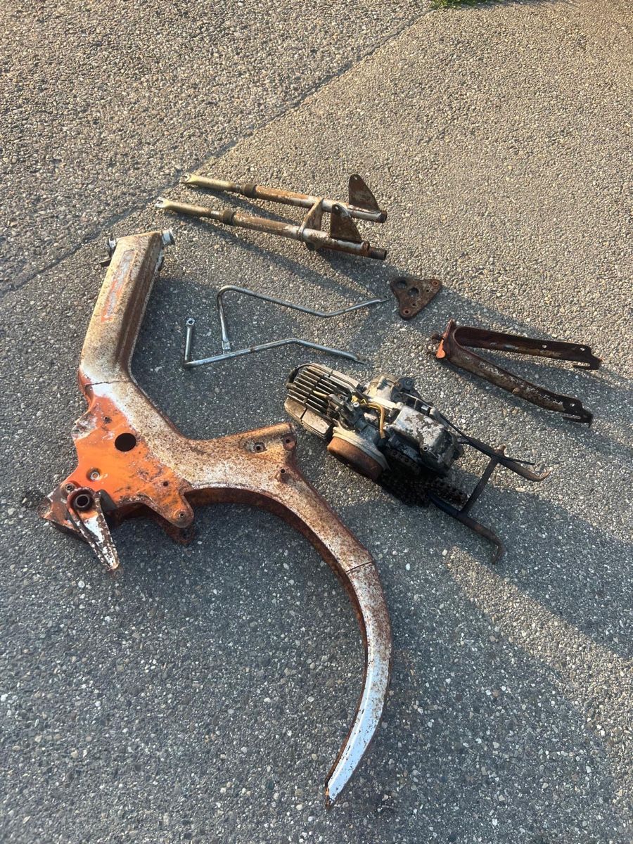 Parti ricambio per ciclomotori: Puch rahmen mit motor – Usato da Niederbipp venduto da baggerch