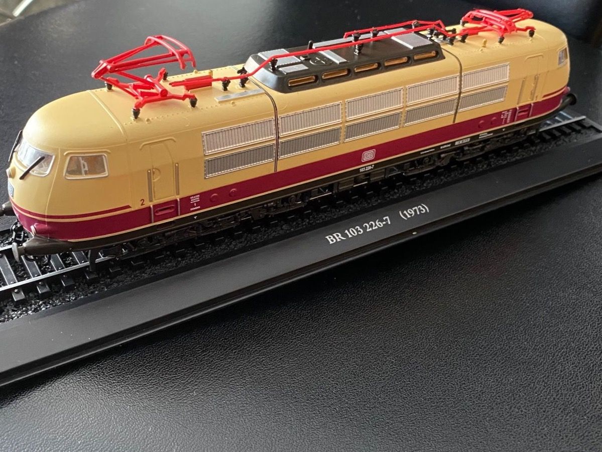 Modellini di ferrovie: HO DB BR 103 - Standmodell – Nuovo e nell'imballaggio originale da Hinwil venduto da Marsicano01 1