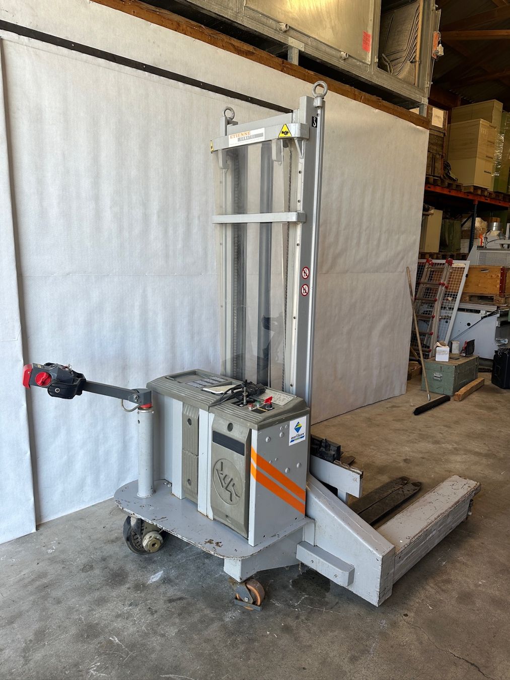 Carrelli elevatori e a forche: Elektrischer Hubwagen – Difettoso da Rothrist venduto da Die_Welle 2