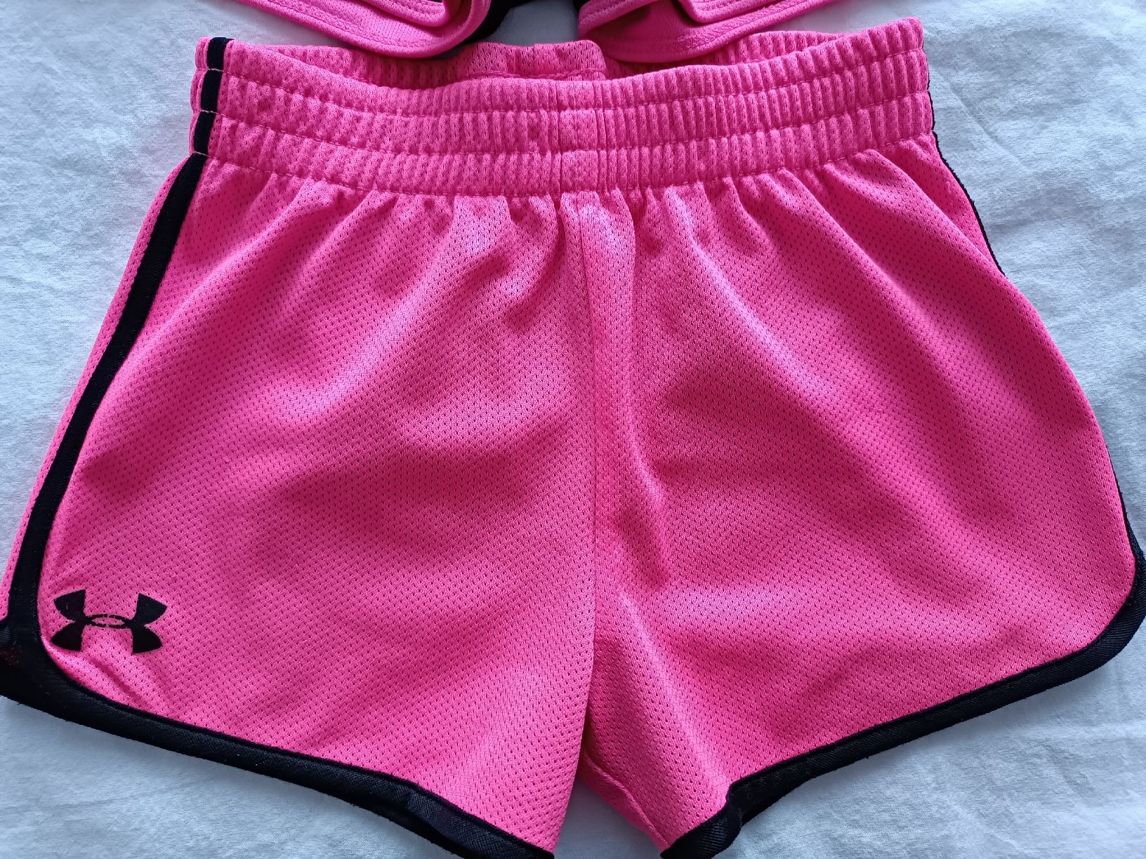 Under Armour Pantaloni: Sport Short's Mädchen 122-128 – Usato da Binz venduto da julijuli 1