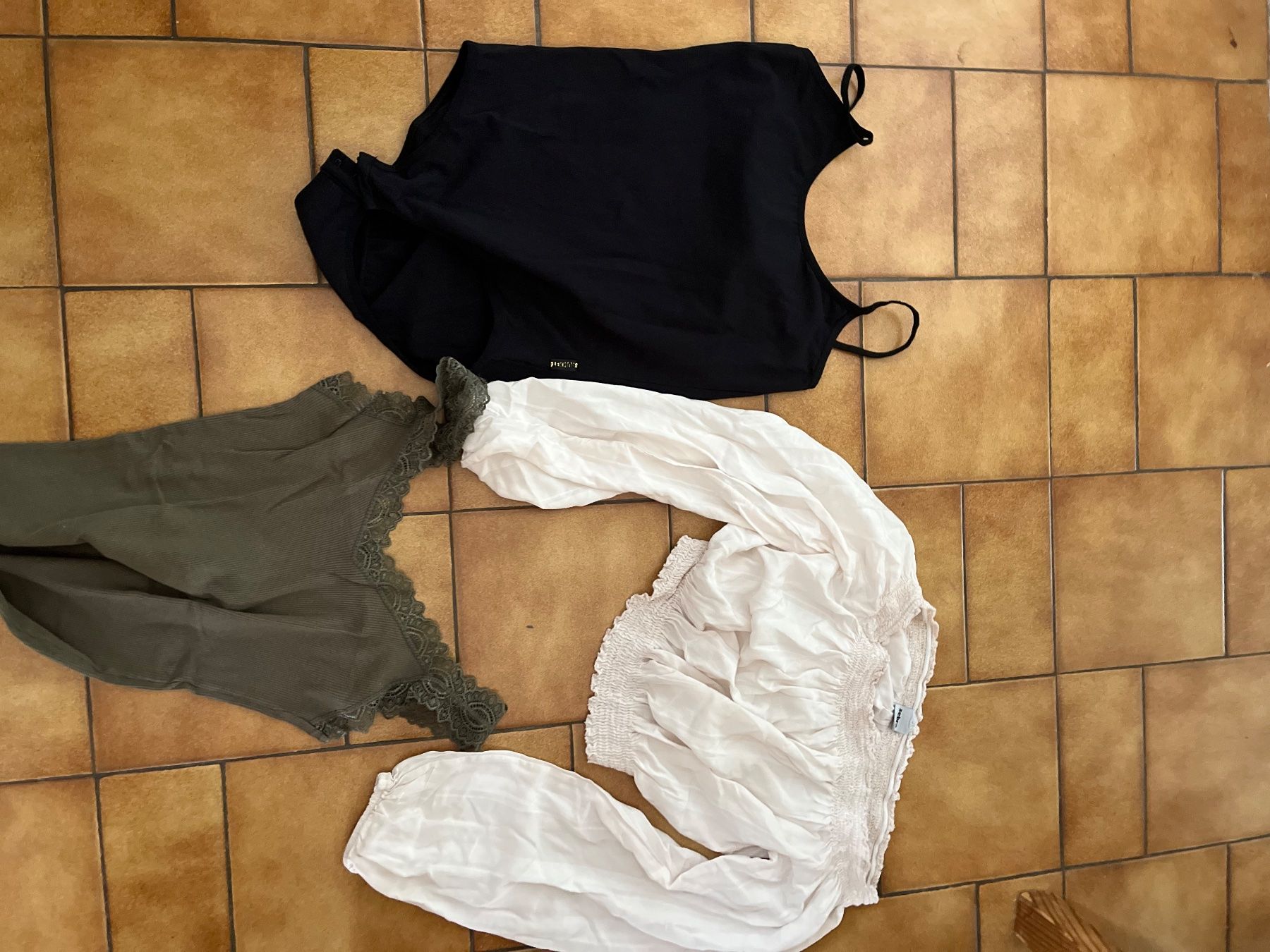 Kleiderpakete: Lot 12 habits Taille S mel – Gebraucht aus Veyrier von kimedovapa 3
