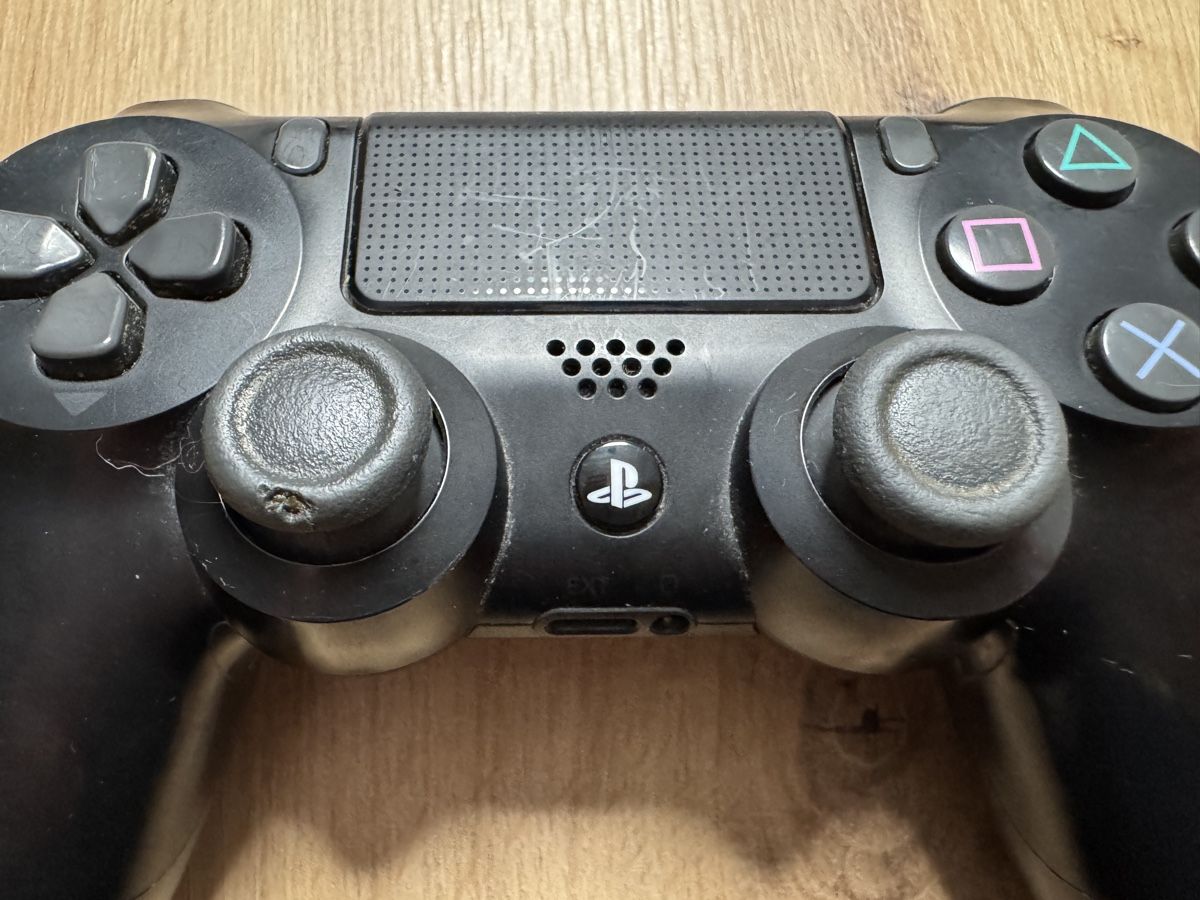 Sony Controller: Sony PlayStation 4 DualShock Controller schwarz gebraucht – Gebraucht aus Biberist von etesummer 1