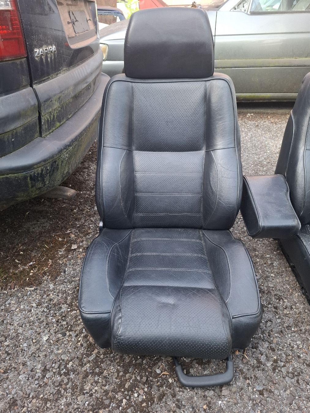 Alfa Romeo Tutti pezzi di ricambio auto: Ledersitze Alfaromeo – Usato da Hünenberg venduto da Bluestar62 1
