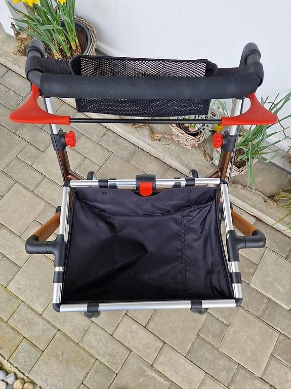 Ausili per la deambulazione: Rollator für Innenbereich – Usato da Berikon venduto da Belleisa03 2