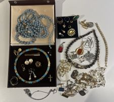 Lot de bijoux anciens