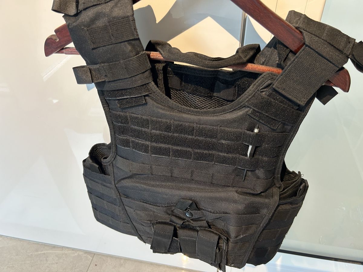 Gilet & Giacche: Sicherheits Weste , kugelsichere Weste – Usato da Heiligkreuz (Mels) venduto da Oldtimerfan03