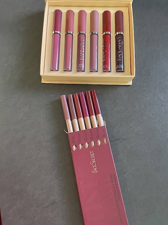 Maquillage: Set di rossetti e rispettive matite da labbra  – D'occasion à Locarno par ste_8rjr