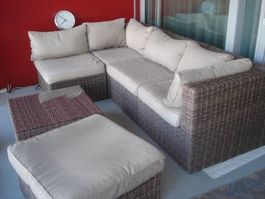 Gartenlounge Rattanoptik mit Hocker und Tisch guter Zustand