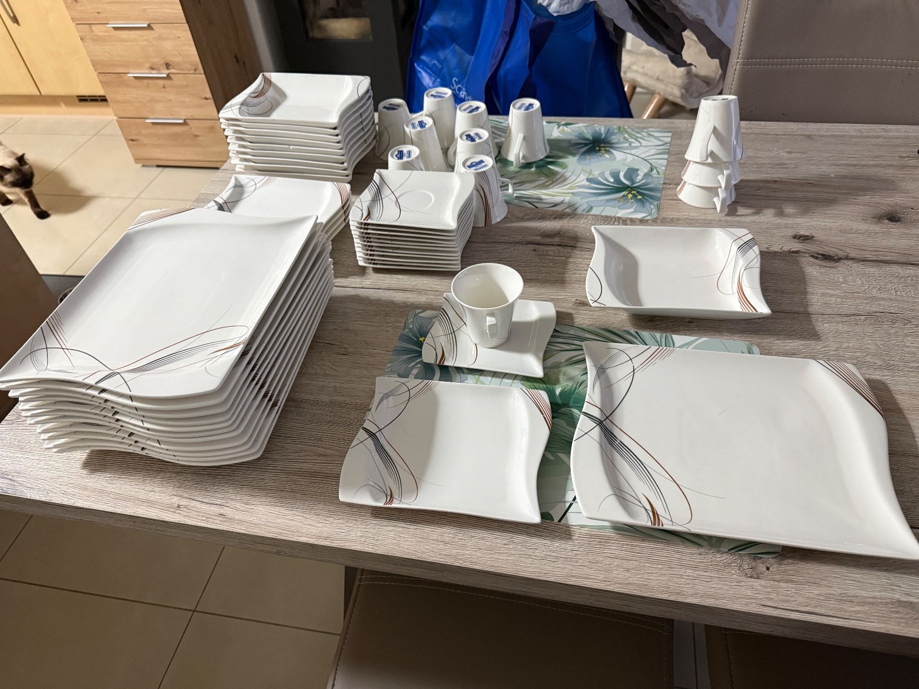 Set di piatti: Geschirrset viele Teile – Usato da Russikon venduto da Boy_Sony