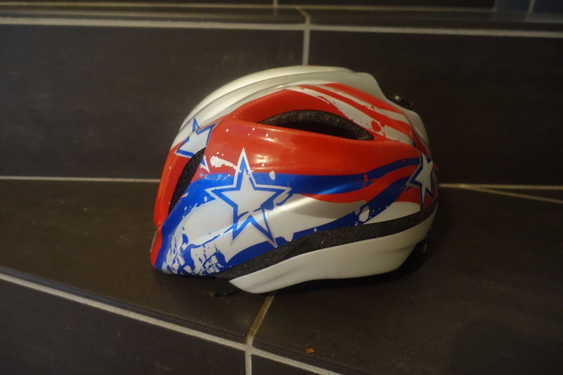 Caschi: Kindervelohelm KED (Gr. 46-51cm) – Usato da Aristau venduto da Padelino