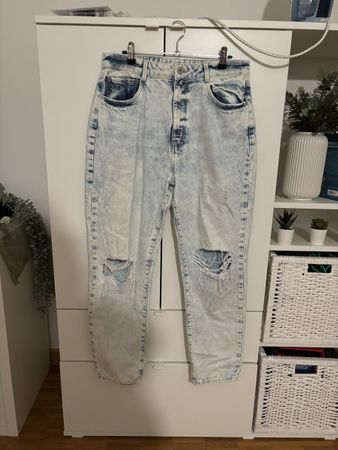 Jeans mit Löchern - Grösse 42
