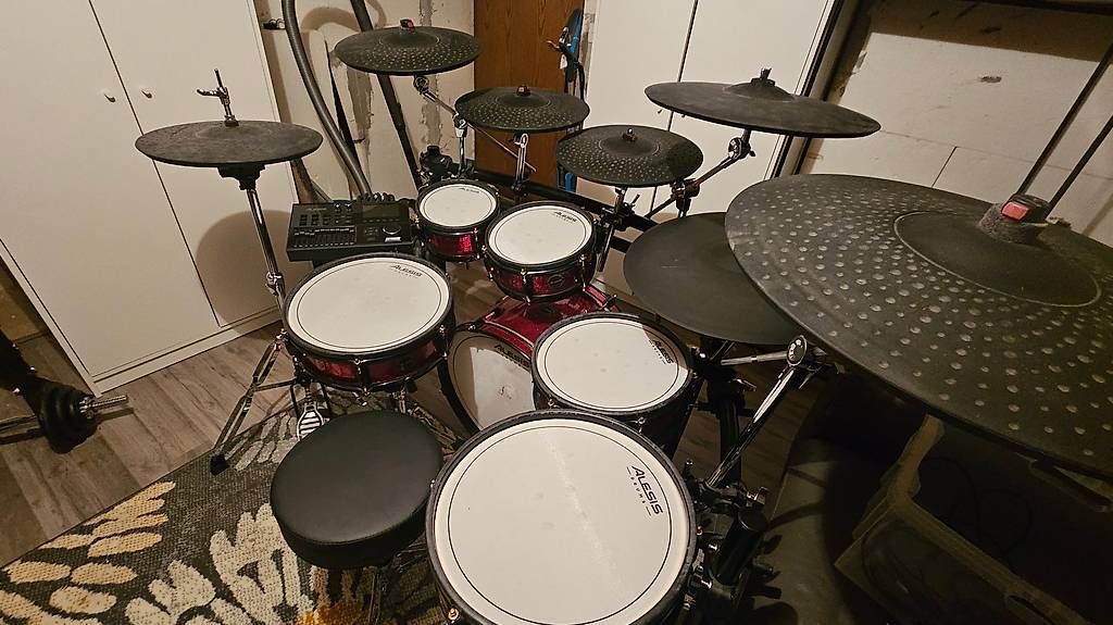 Musikinstrumente: Alesis Strike Pro Special Edition  – Gebraucht aus Safenwil von Hilfikert 3