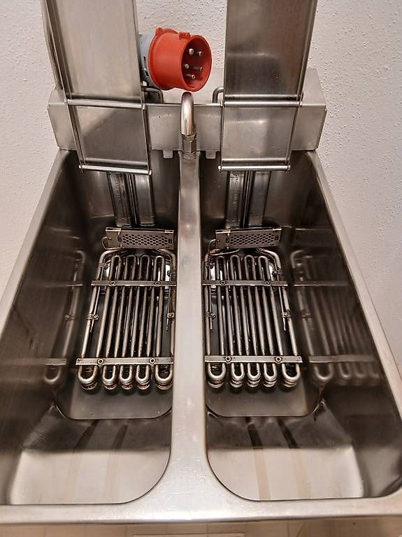 Appareils de cuisine: Friteuse Valentine double cuve – D'occasion à Martigny par ulysse41 1