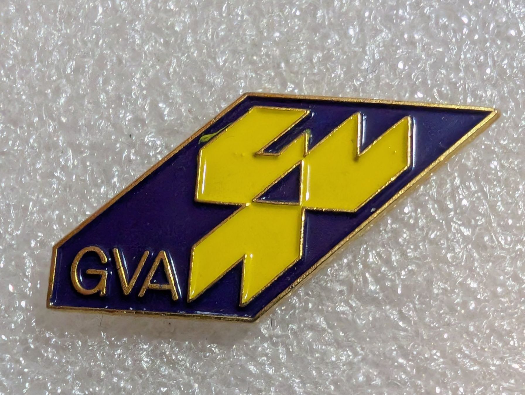 Placchette & Badge: Ansteckpin 294: GVA – Usato da Oppligen venduto da Pin-Fall-Shop