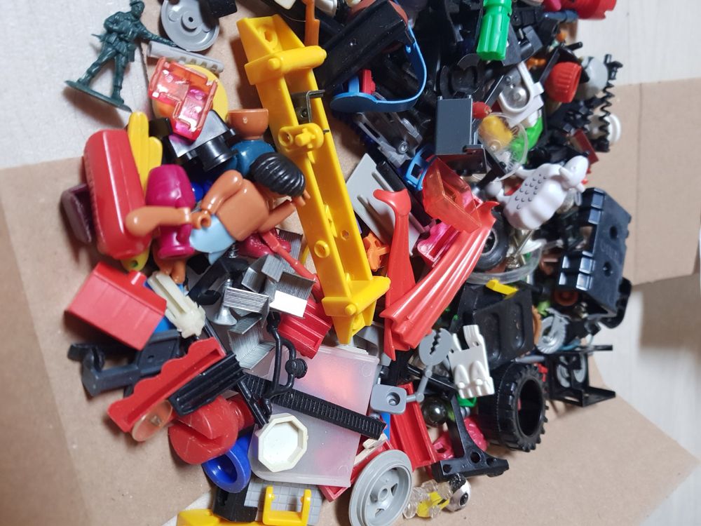 Jouets: Bastelteile Aussortierung von Kinderspielkisten – D'occasion à Birmensdorf ZH par RoBrixX 2