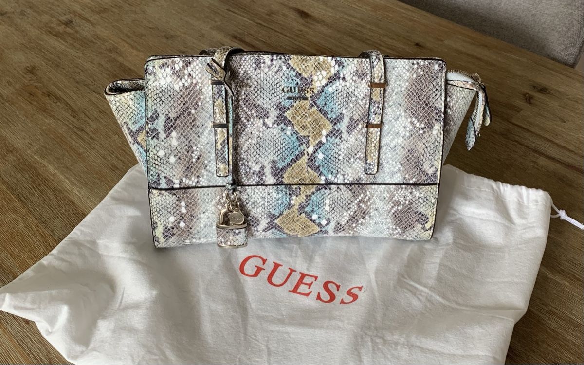 Guess Borse da donna: Guess Tasche – Usato da Gossau ZH venduto da Verzino