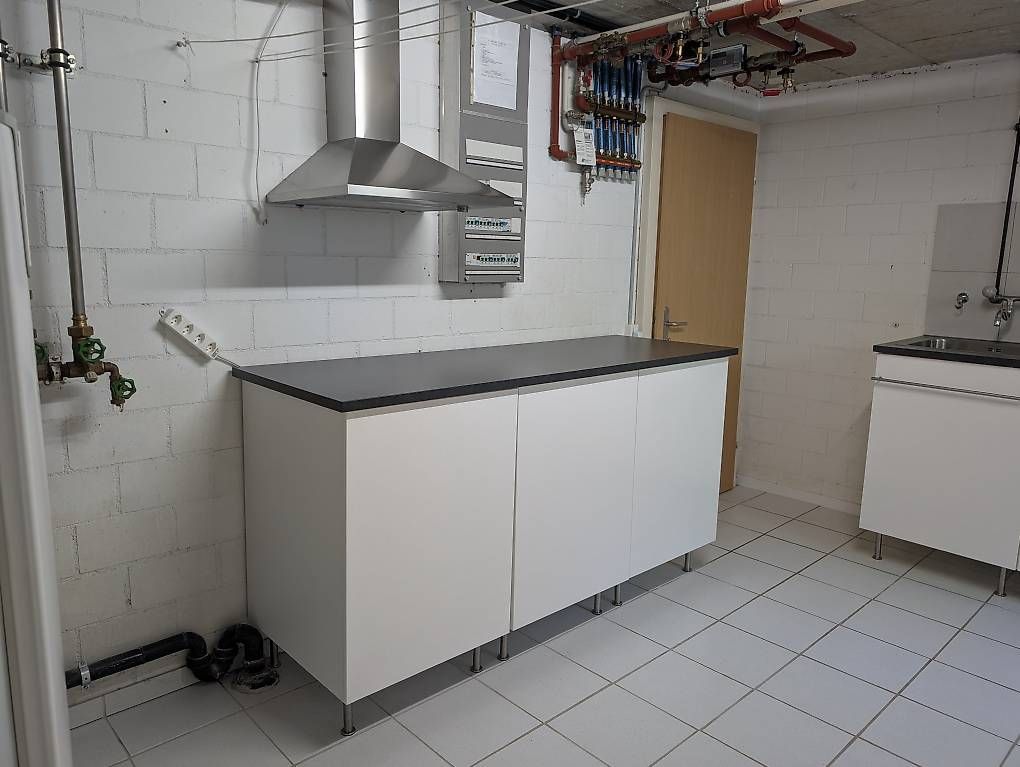 Cuisines complètes: Küchen-Unterschrank zu verschenken – D'occasion à Aarau Rohr par jpt_9vtl 1