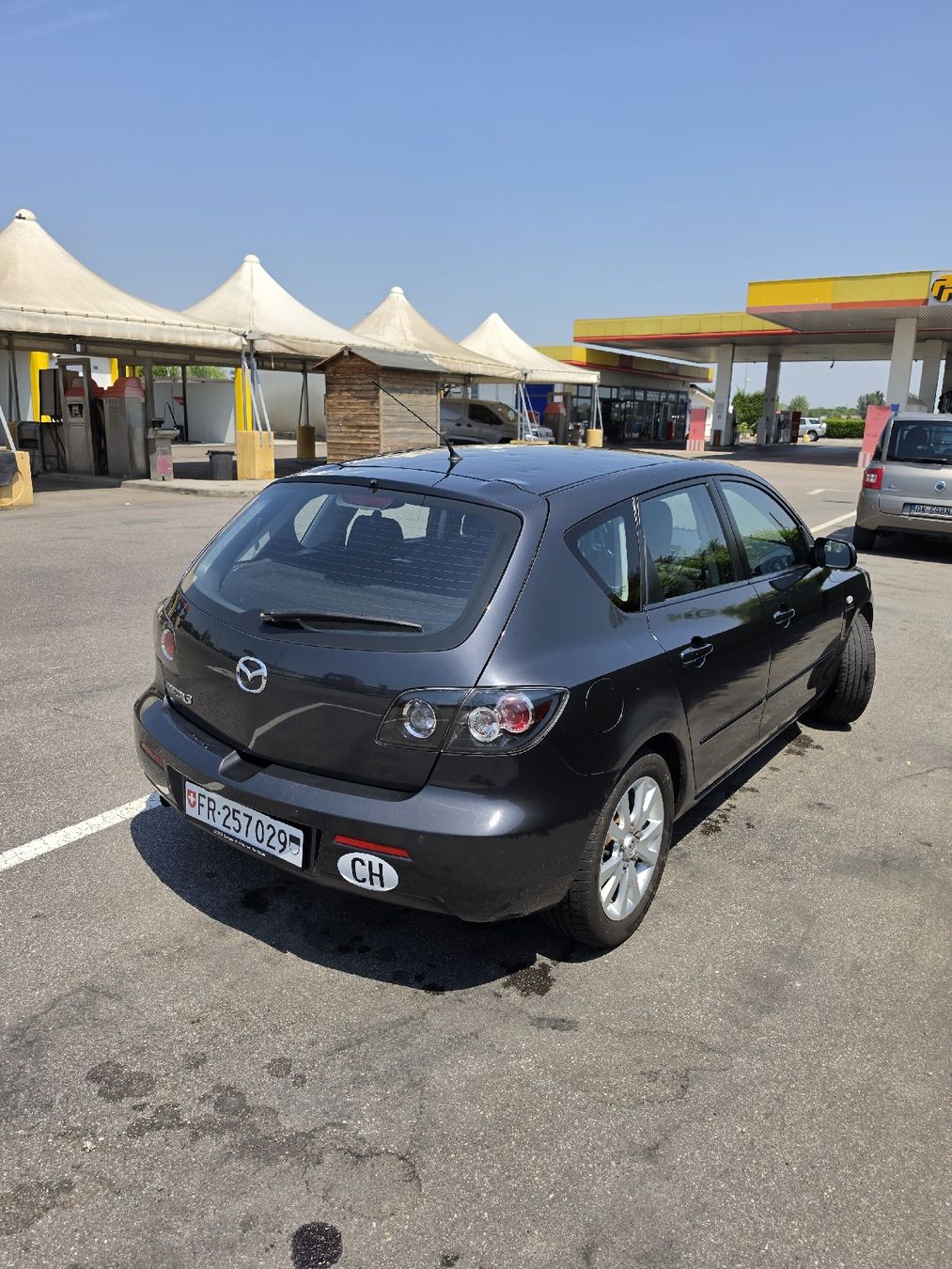 Autos: Mazda 3 160.000 km Ab. 1.- – D'occasion à Charmey (Gruyère) par lal_lzp7 1
