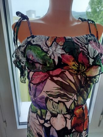 Sommerkleid mit Blumenmuster, Größe 40