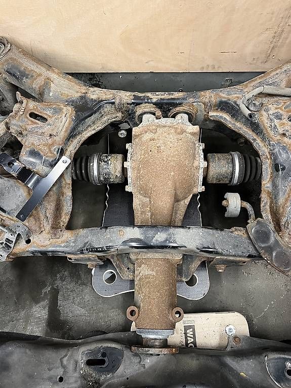 Subaru Tutti pezzi di ricambio auto: Subaru Impreza 2.0 Boxer Diesel Diff Achse – Usato da Uetendorf venduto da Kunz99luz 1