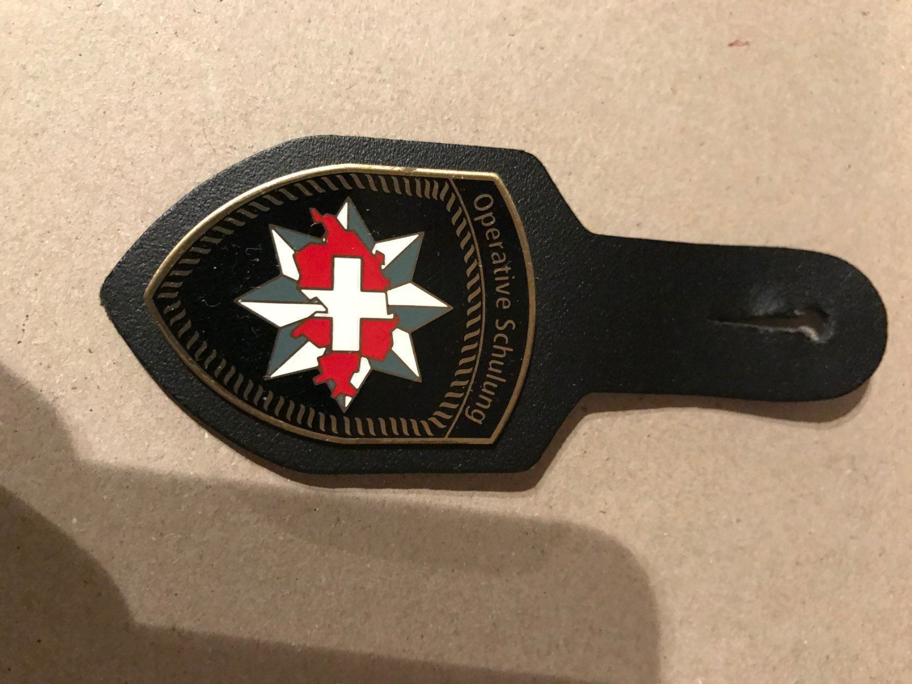 Placchette & Badge: Abzeichen Operative Schulung – Usato da Oberiberg venduto da reimet