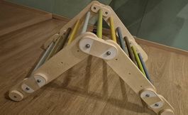 Spielgerat Kletterdreieck Holz farbig neuwertig