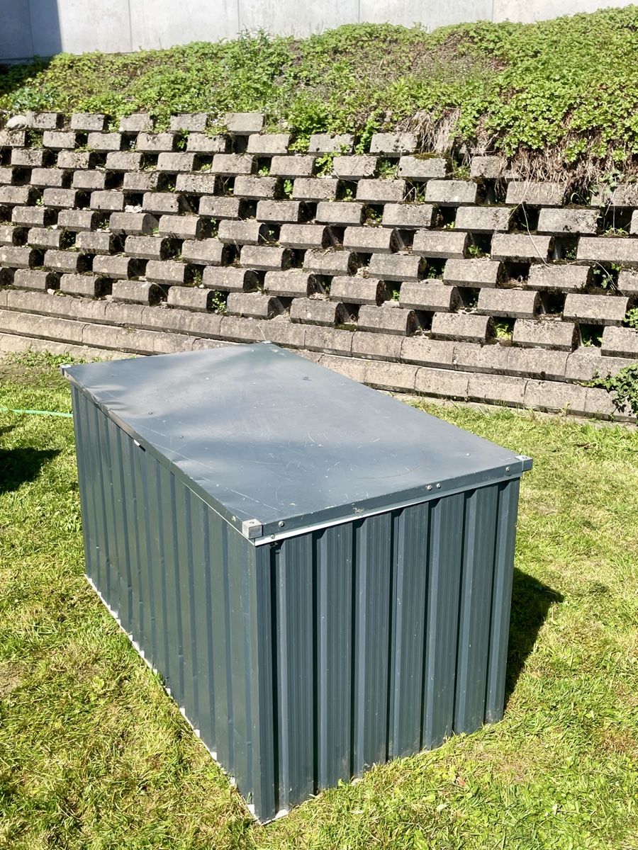 Auflagenboxen: Gartenbox/Aufbewahrungsbox aus Metall – Gebraucht aus Bern von  1