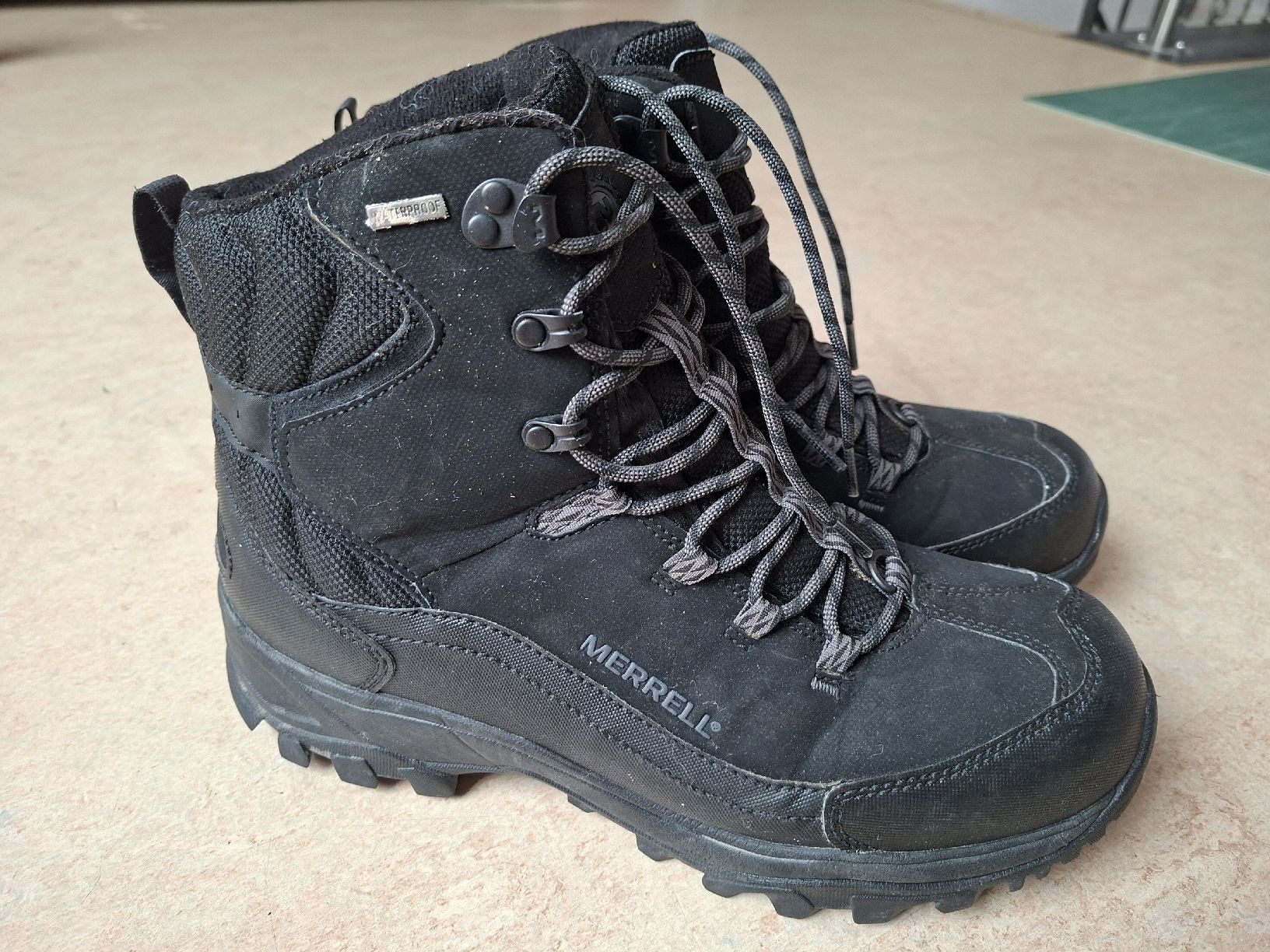Merrell Scarpe da uomo: Merrell Wanderschuhe Gr. 46 Schwarz Top Zustand Warm – Usato da Klingnau venduto da vollmond36
