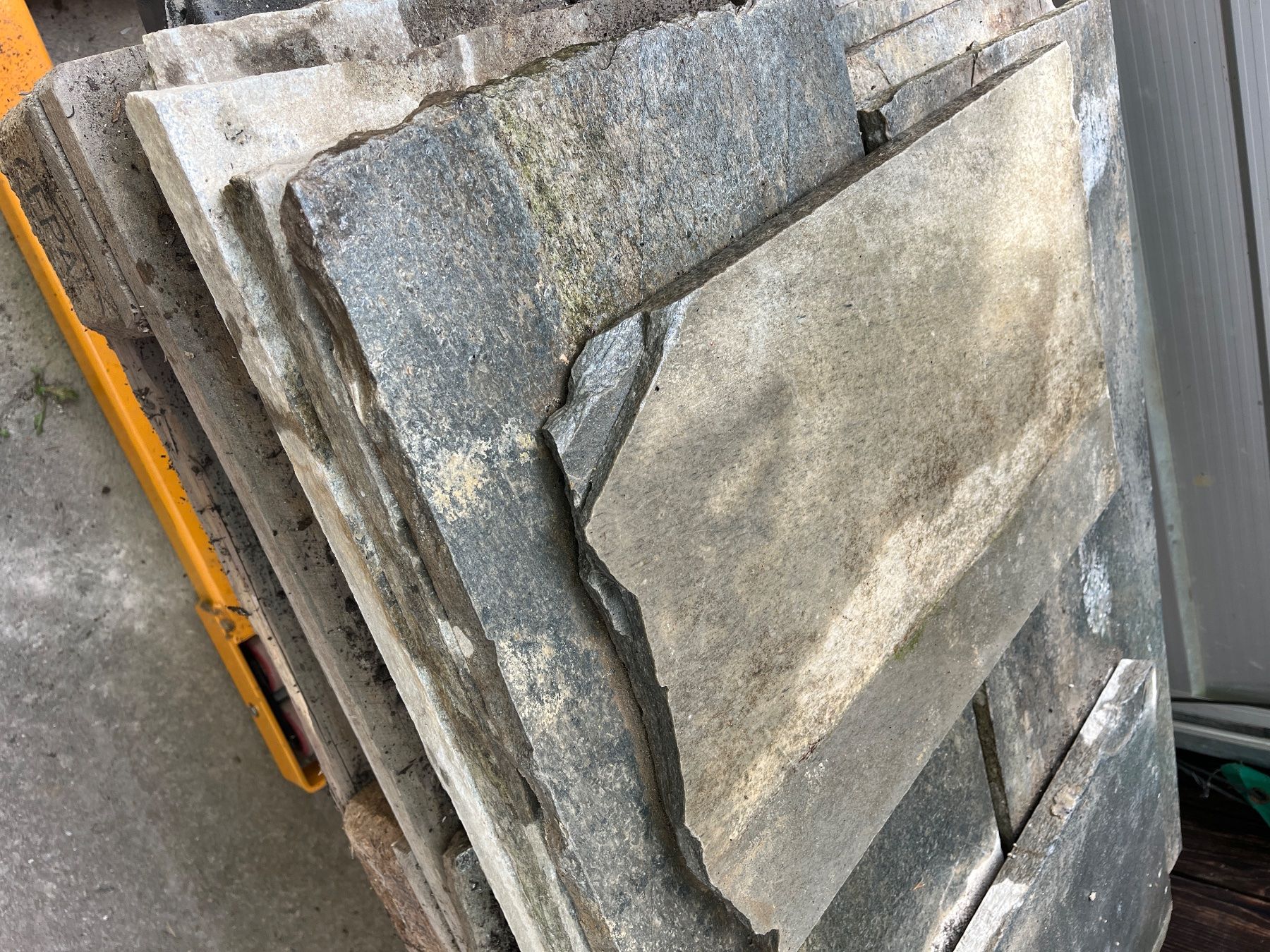 Bodenbeläge: Naturstein ca 6m2 – Gebraucht aus Winterthur von rys_n92p