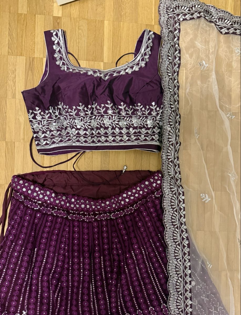Vestiti: Purple Embroidered Georgette Lehenga – Nuovo (secondo la descrizione) da Bulle venduto da pra_c9c8 1