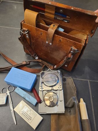 Schweizer Sanitätstasche Leder 