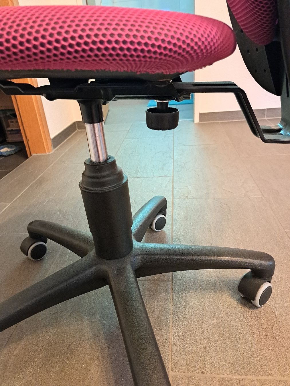 Chaises: Kinderbürostuhl – D'occasion à Zofingen par sel_67z6 2