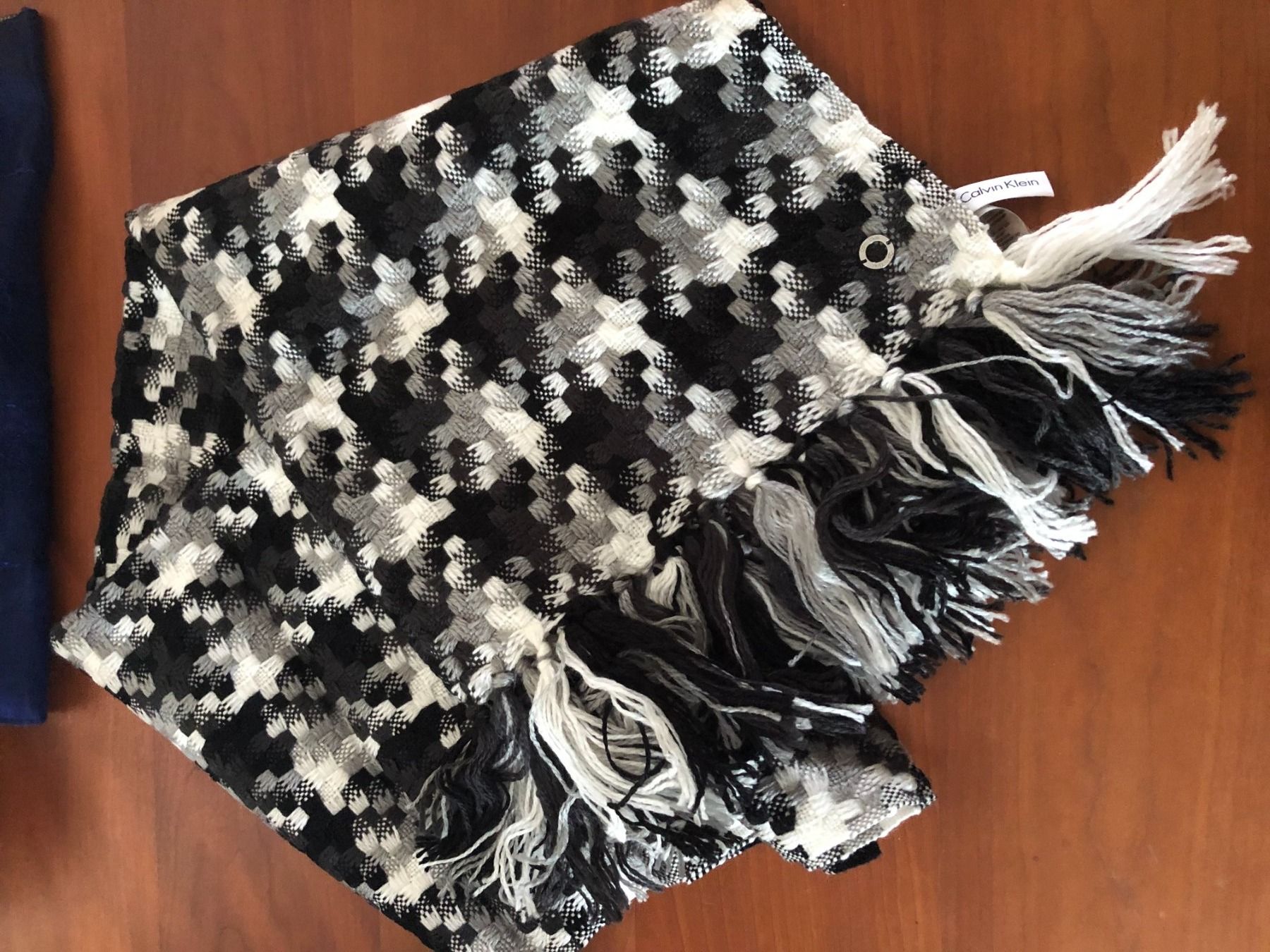 Calvin Klein Foulard & Sciarpe: Sciarpa nuova Calvin Klein – Nuovo (secondo la descrizione) da Meilen venduto da val_tsv8 3