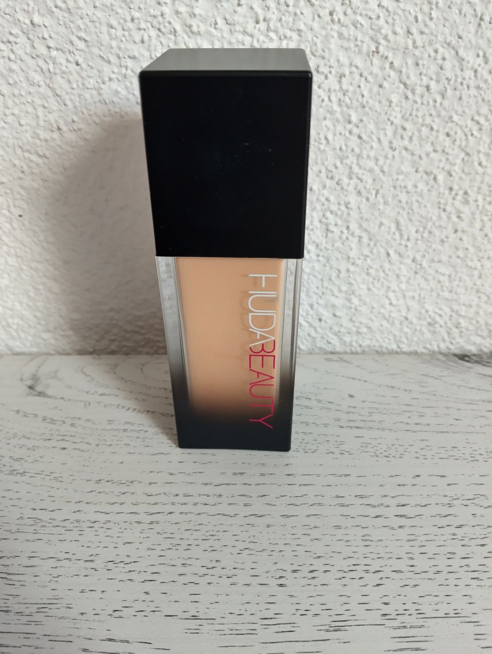 Huda Beauty Make-up: Huda Beauty Foundation, LUMINOUS MATTE 100B MILKSHAKE – Usato da Full-Reuenthal venduto da Ilor0309