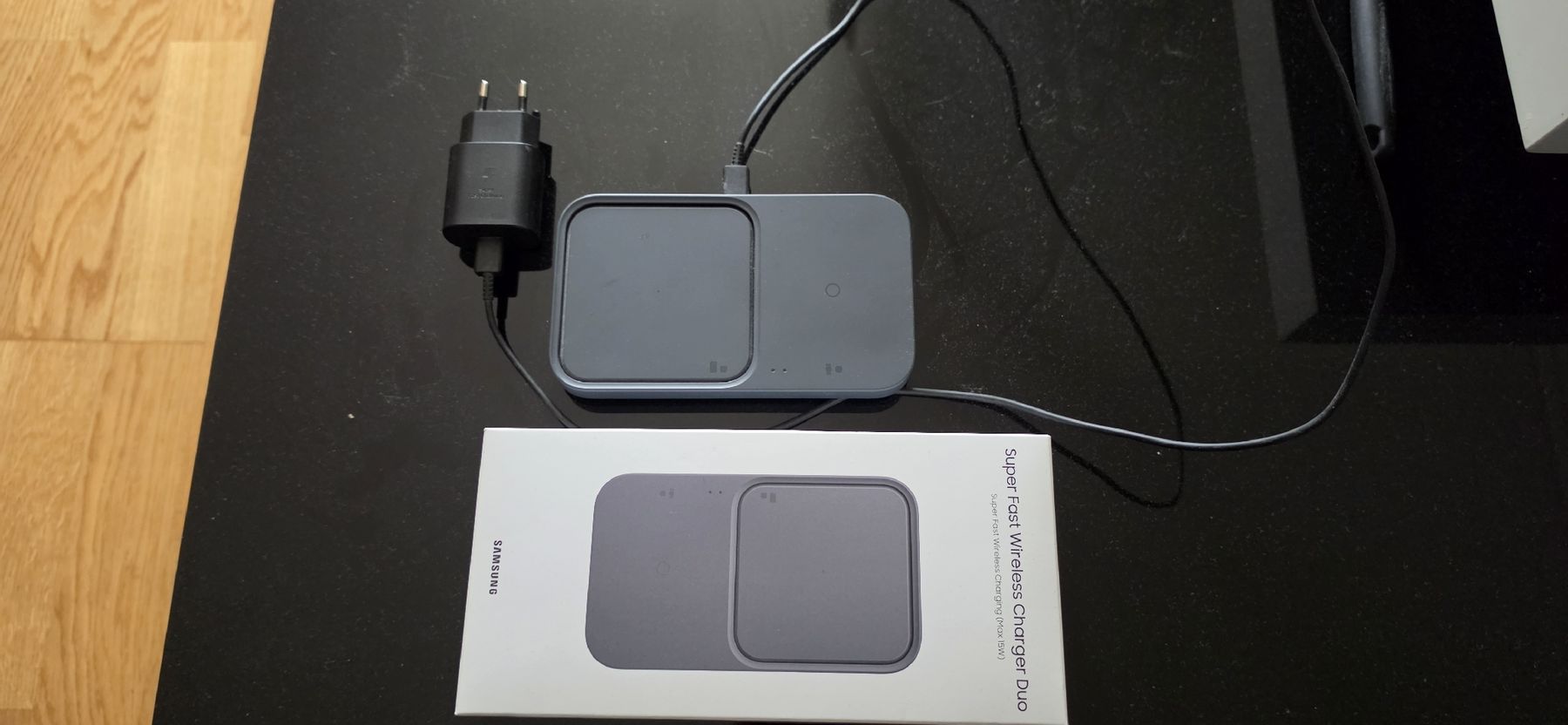 Samsung Caricabatterie: Samsung Wireless Charger Duo - Schnellladen – Nuovo (secondo la descrizione) da Thun venduto da rsi40