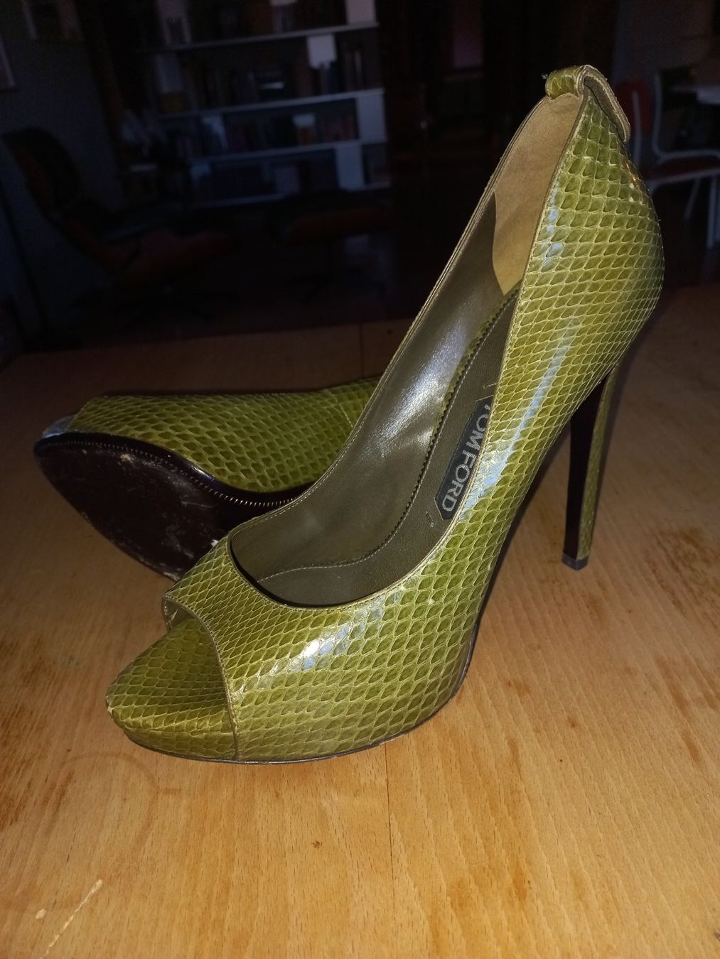 Tom Ford Damenschuhe: Tom Ford Python Damenschuhe – Gebraucht aus St. Gallen von DiesundDas.