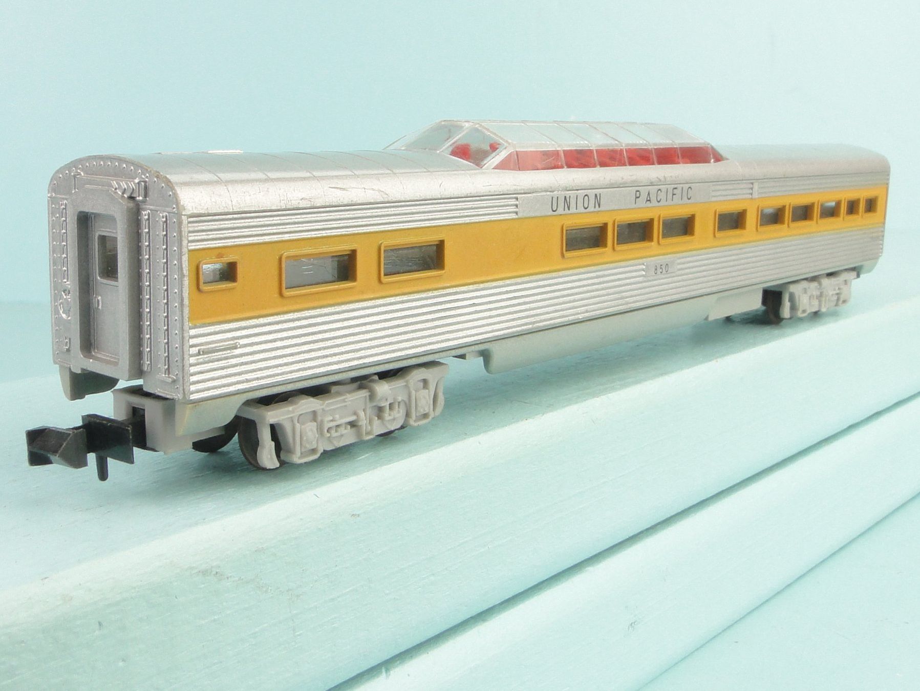 Trix Trains électriques: Minitrix Spur N US Union Pacific Aussichtswagen – D'occasion à Bülach par Albitrain