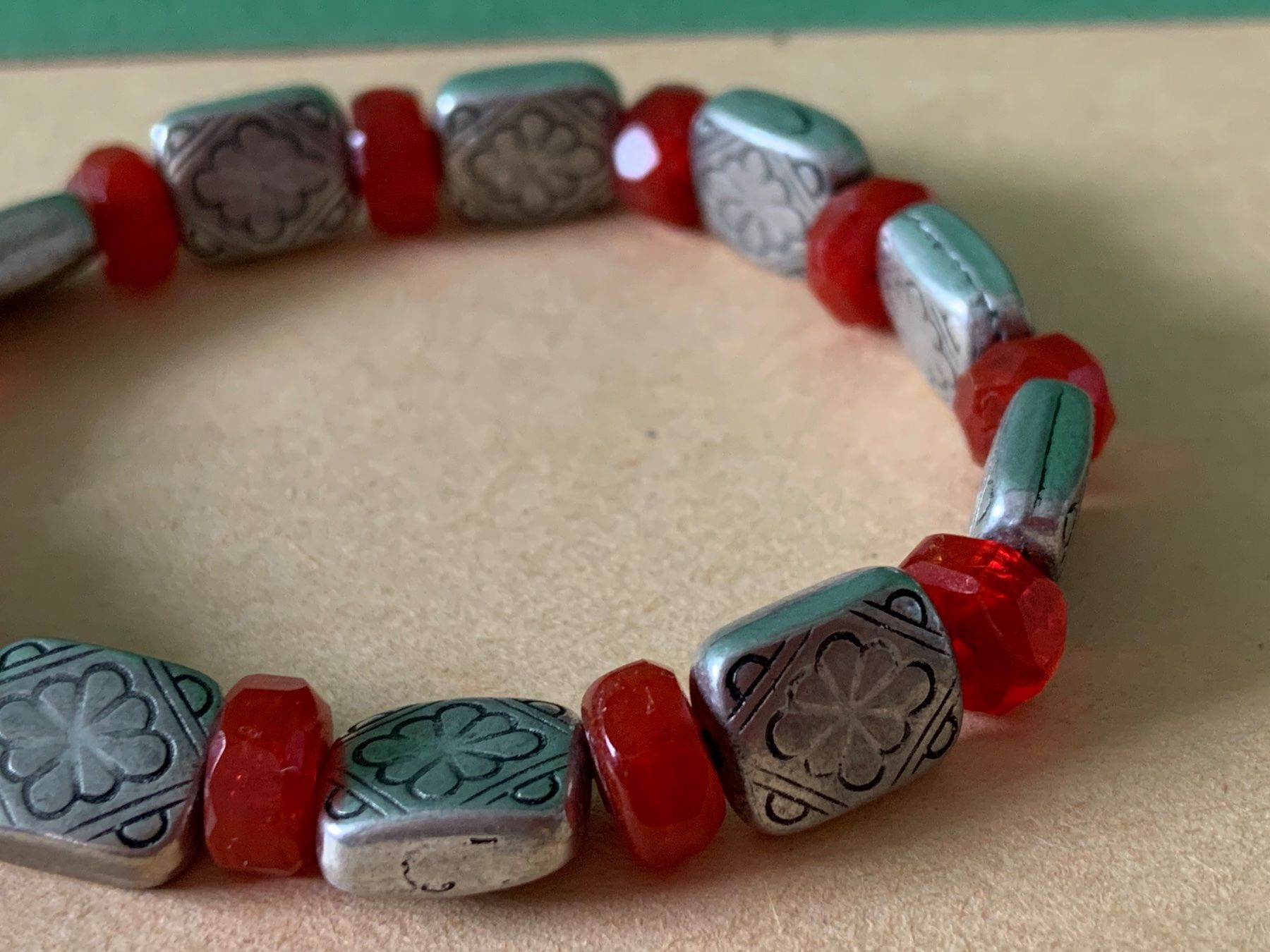 Bracciali & Braccialetti: Armband Silbrige Blumenplättli – Usato da Dittingen venduto da Bijoubelle 1