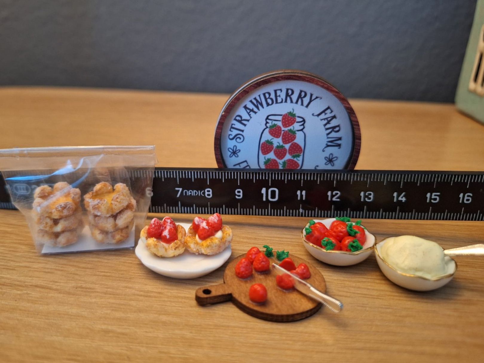 Case e mobili per bambole: Handmade Erdbeertörtchen Set – Nuovo (secondo la descrizione) da Zürich venduto da HandmadeTinyFood 1