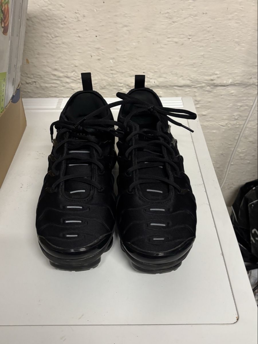 Herrenschuhe: Nike Vapormax Plus Neu Schwarz Gr.44 – Gebraucht aus Basel von kleinerprinz 1