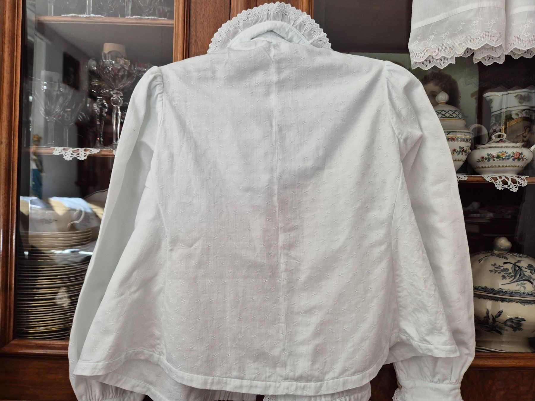 Costumi: Damen Trachten Bluse weiss antik – Usato da Bern venduto da aronari 1
