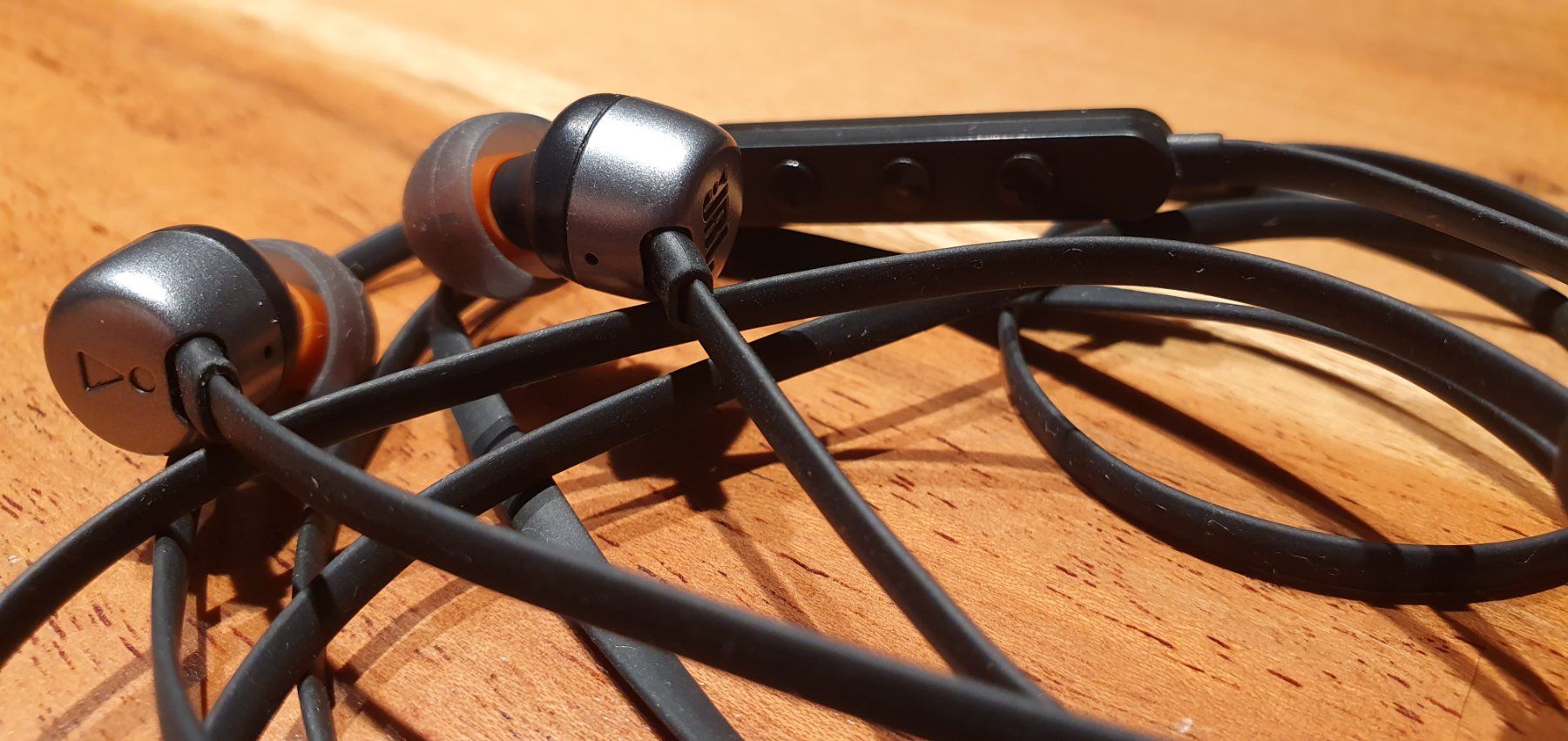 JBL Cuffie: JBL iPhone EarPods Smartphone Kopfhörer in Schwarz. – Usato da Zürich venduto da Leica.C89 5