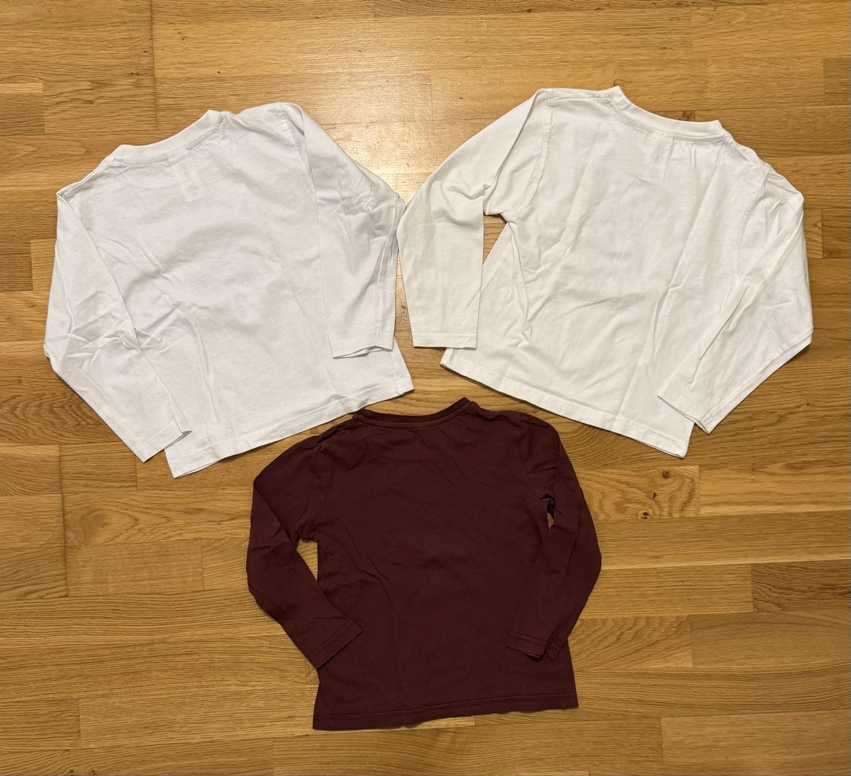 Lotti & Set di vestiti: 3 Langarmshirts, Gr. 110, Top Zustand – Usato da Flumenthal venduto da Krajan 1