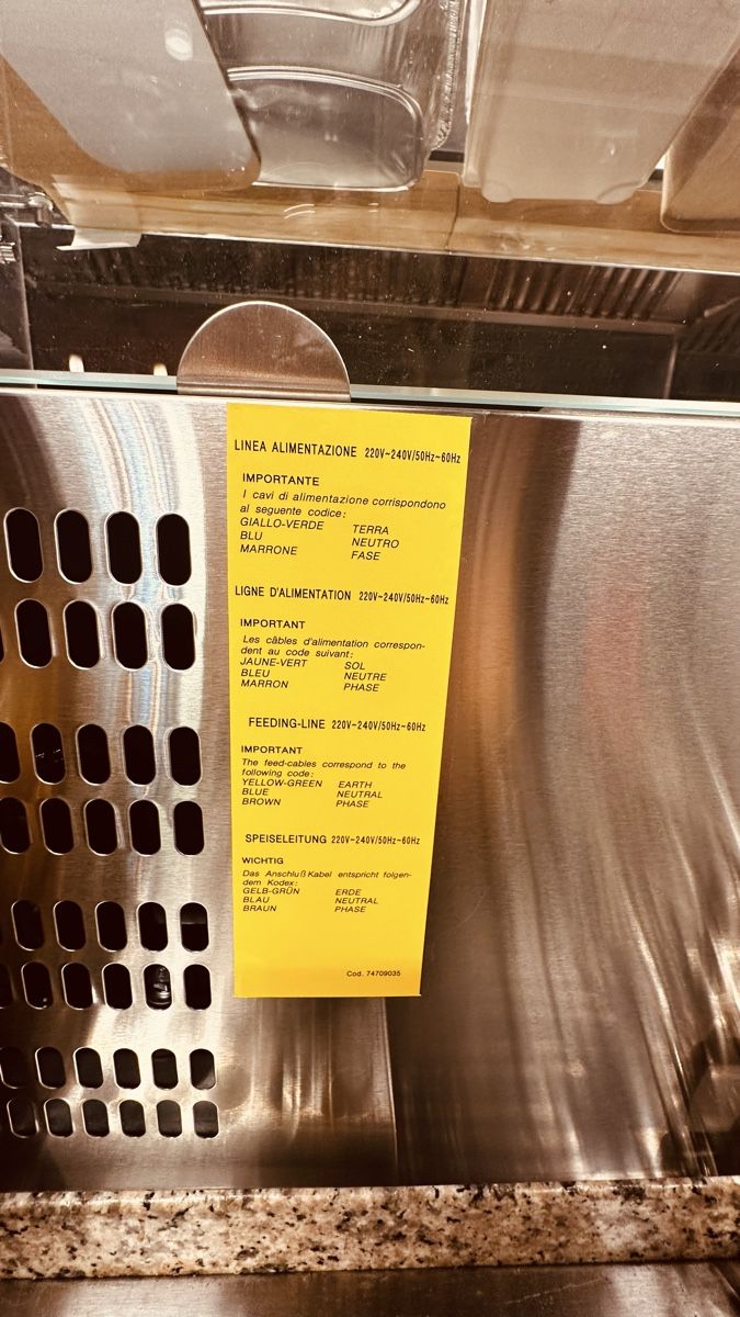 Vitrines: Gastro Kühlvitrine gebraucht – D'occasion à Grüningen par val_q9w9 3