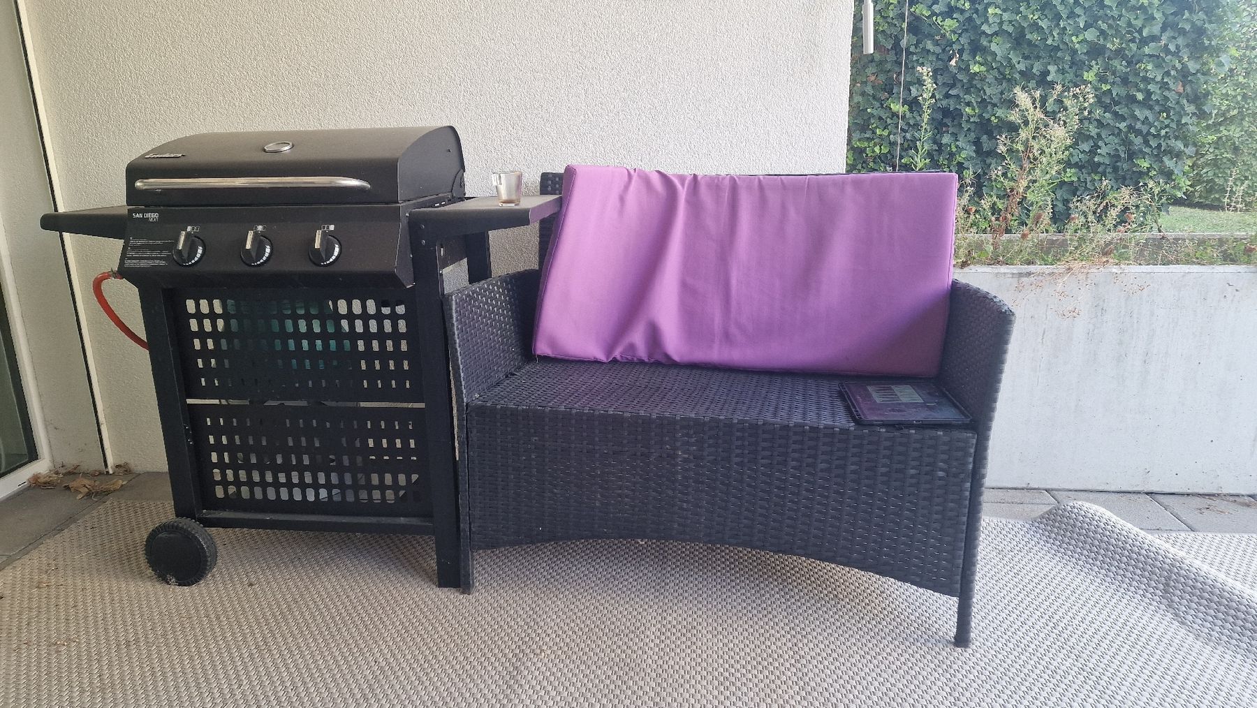 Ikea Poltrone: Gartenmoebel Set 3 Teile mit Grill – Usato da Dübendorf venduto da xhe_rgc7 1