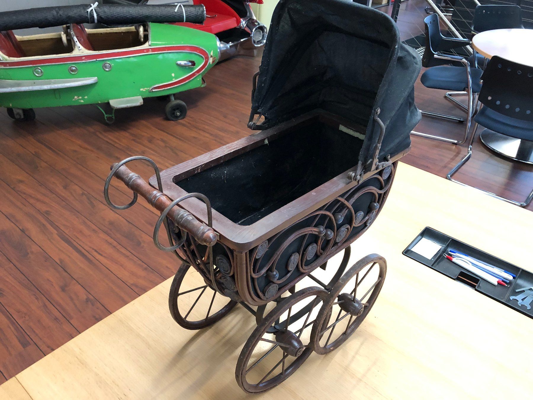 Puppenwagen: Vintage Puppenwagen – Gebraucht aus Gampelen von Steuer0 8